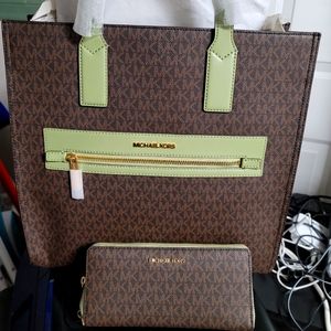 MK TOTE BAG WITH MATCHING WALLET